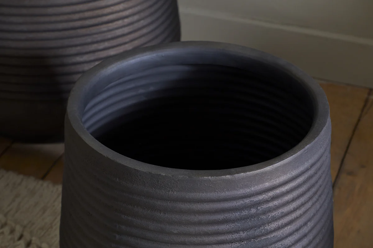 Lmaga Metal Grooved Planter - Aged Black - Image 6
