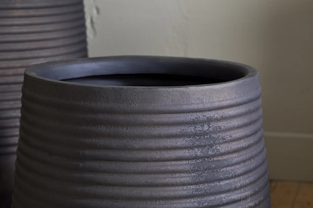 Lmaga Metal Grooved Planter - Aged Black - Image 7