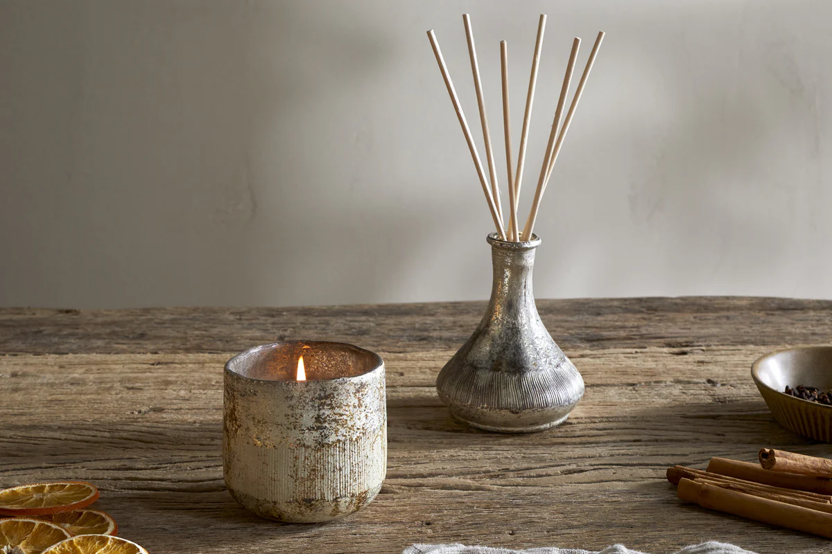 Mandarin & Clove 1 Wick Scented Candle - Antique Gold - Image 5