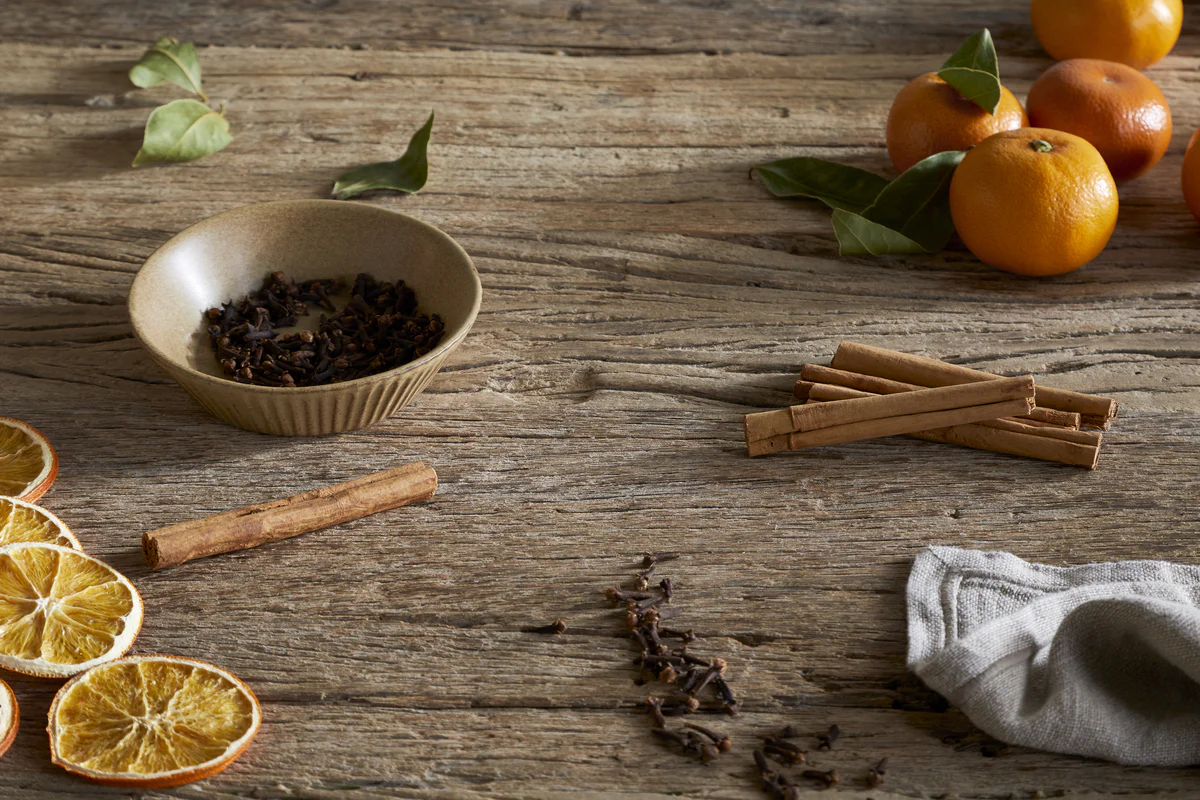 Mandarin & Clove Reed Diffuser - Antique Gold - Image 6
