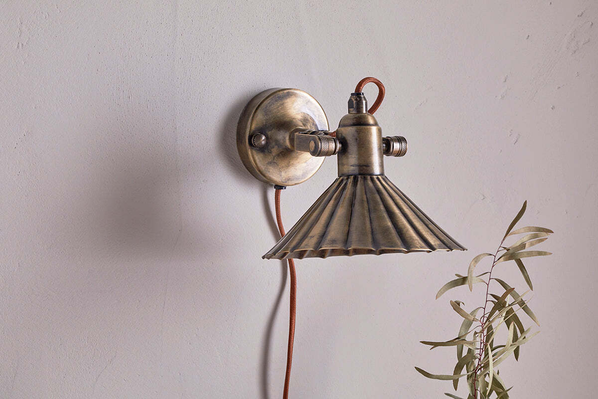 Moti Wall Lamp - Antique Brass - Image 4