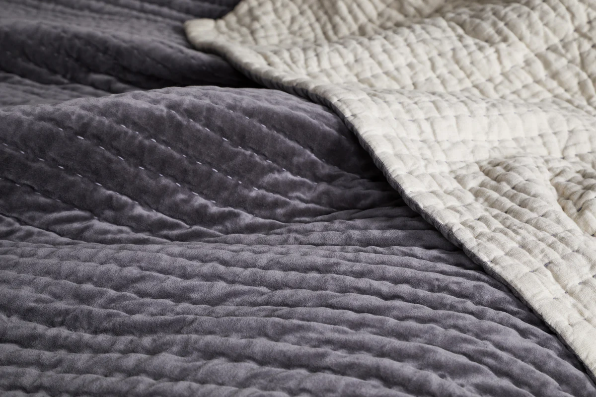 Nidra Velvet & Linen Bed Quilt - Charcoal - Image 3