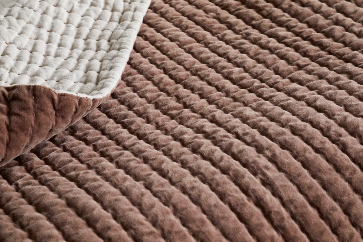 Nidra Velvet & Linen Bed Quilt - Rust - Image 4