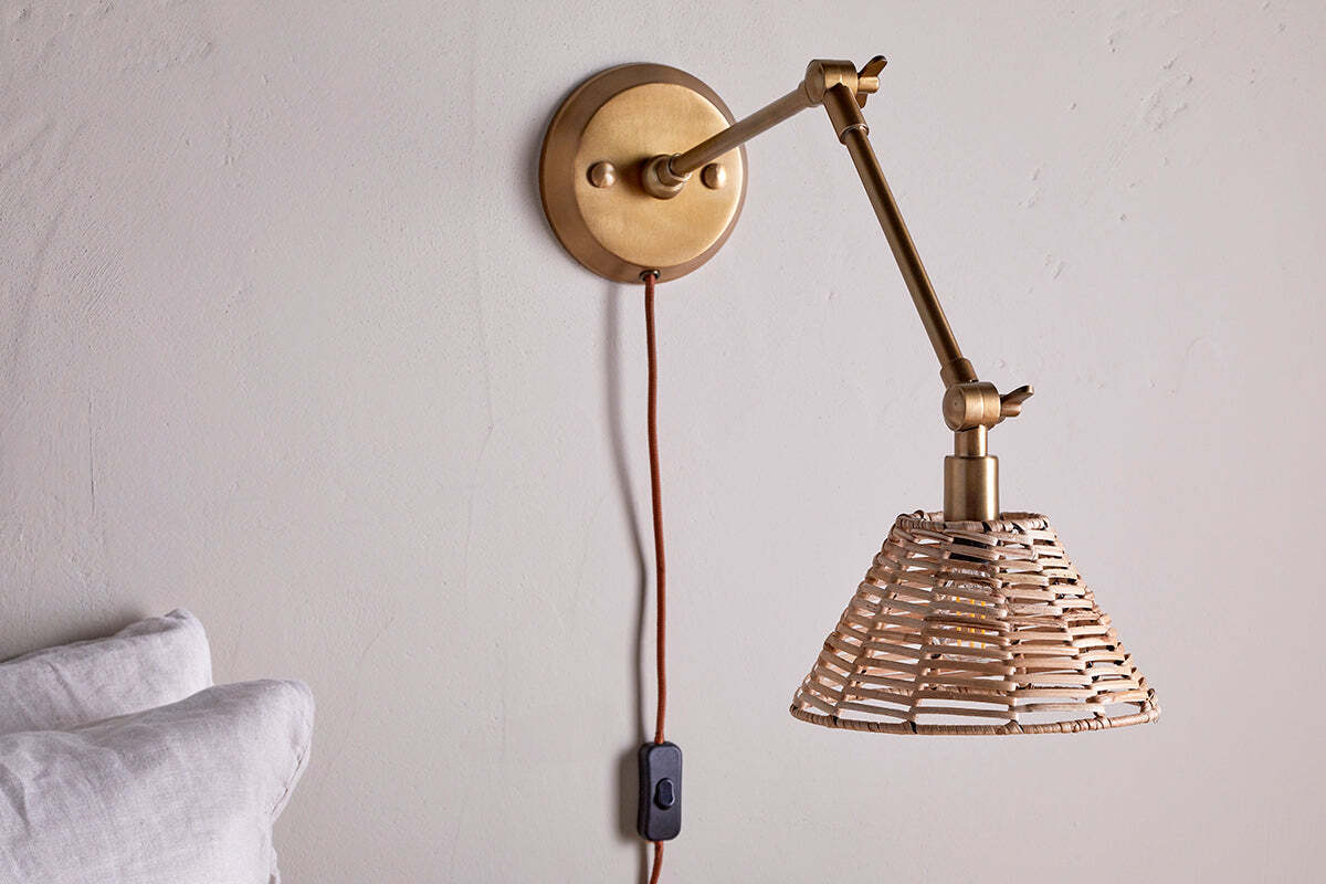Noko Rattan Wall Lamp - Natural & Antique Brass - Image 4